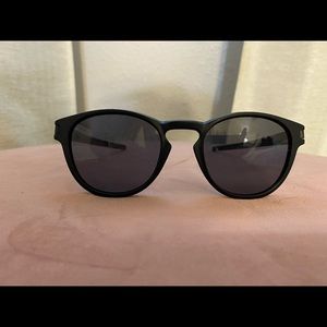 OAKLEYS WOMEN LATCH GLASSES